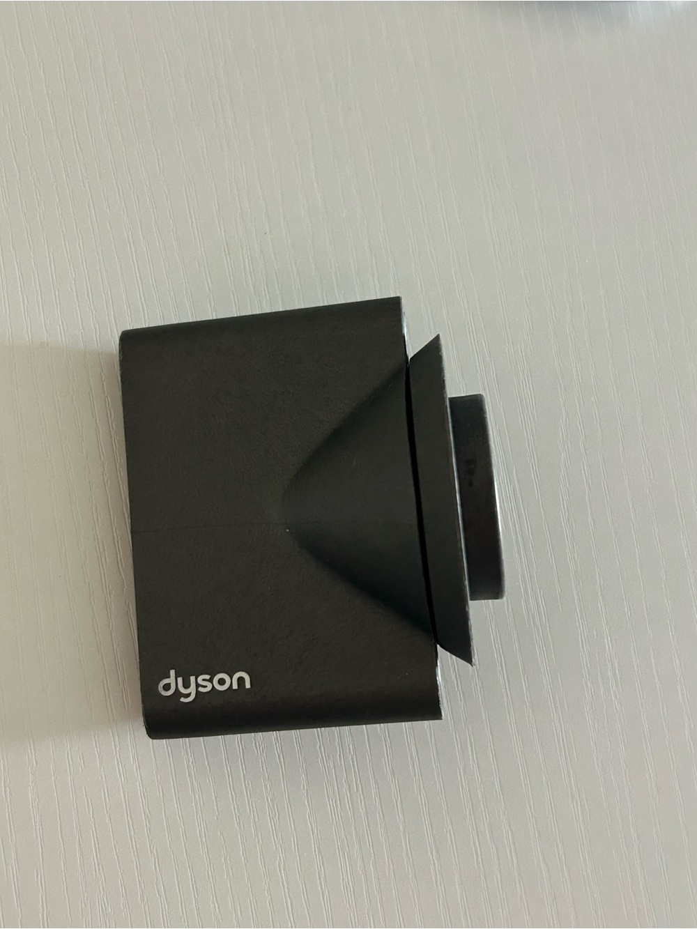 Dyson Supersonic Hairdryer magnetic attachment